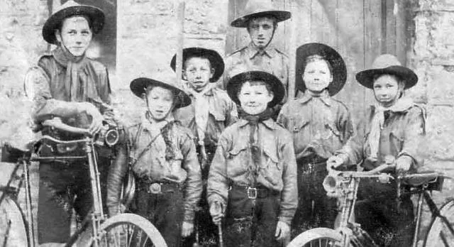 Boy scout con pañoletas en 1909